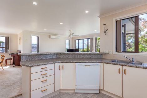 Photo of property in 17 Armagh Road, Blockhouse Bay, Auckland, 0600