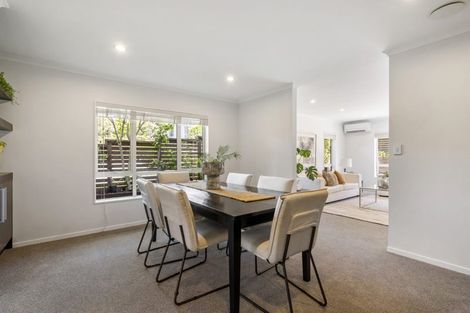 Photo of property in 17 Witton Place, Schnapper Rock, Auckland, 0632