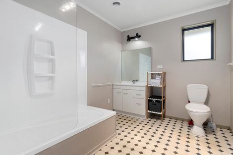 Photo of property in 177 Old Farm Road, Hamilton East, Hamilton, 3216