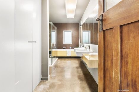 Photo of property in 7 Knoll Street, Island Bay, Wellington, 6023