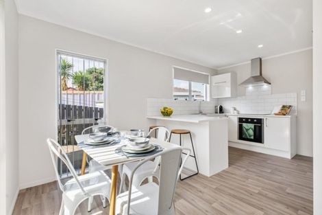 Photo of property in 2/25 Silver Creek Road, Weymouth, Auckland, 2103