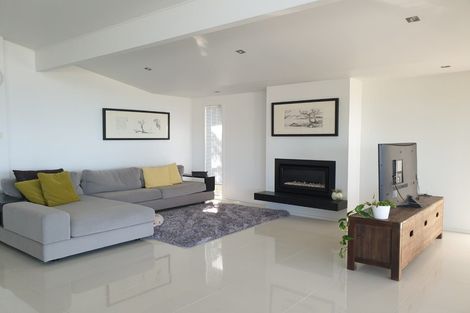 Photo of property in 72 Churchill Road, Murrays Bay, Auckland, 0630