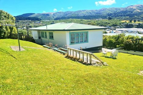 Photo of property in 5 Anthony Street, Tawa, Wellington, 5028