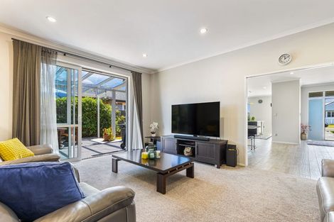 Photo of property in 17 Larmer Drive, Kumeu, 0810