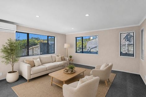 Photo of property in 100 George Deane Place, Greenhithe, Auckland, 0632