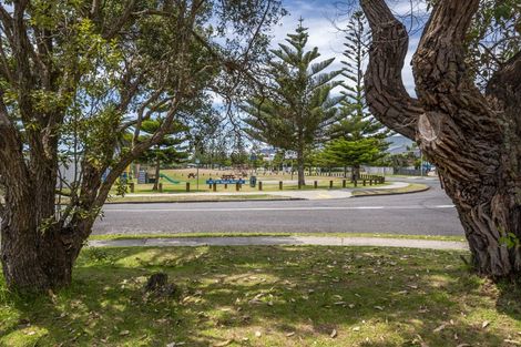 Photo of property in 41 Queens Road, Waikanae Beach, Waikanae, 5036