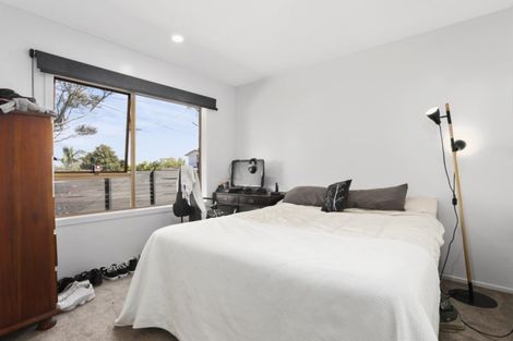 Photo of property in 11 Vanguard Road, Kelston, Auckland, 0602