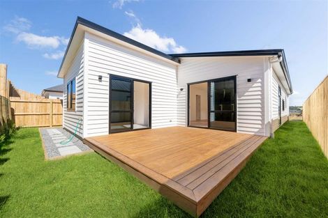 Photo of property in 28 Whakairo Crescent, Gulf Harbour, 0930