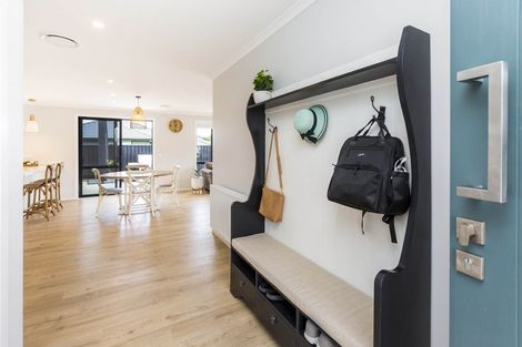 Photo of property in 27 Salisbury Crescent, Wallaceville, Upper Hutt, 5018