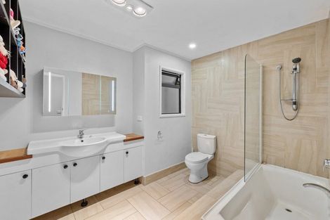 Photo of property in 14 Te Arai Point Road, Te Arai, Wellsford, 0975