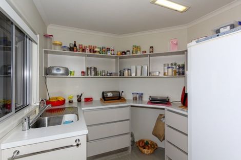 Photo of property in 33 Veale Road, Frankleigh Park, New Plymouth, 4371