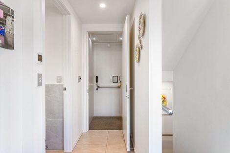 Photo of property in 1 Newhaven Terrace, Mairangi Bay, Auckland, 0630