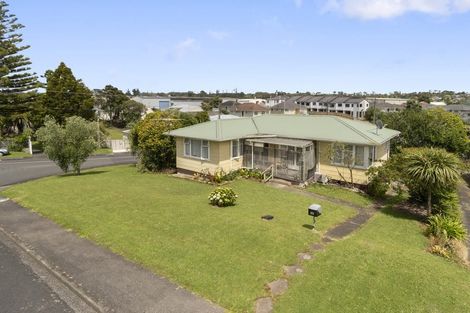 Photo of property in 35 Barbary Avenue, Kelston, Auckland, 0602