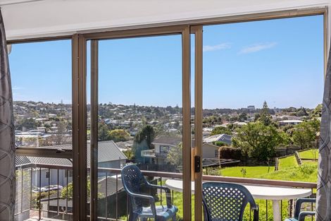 Photo of property in 2/36 Shanaway Rise, Hillcrest, Auckland, 0627