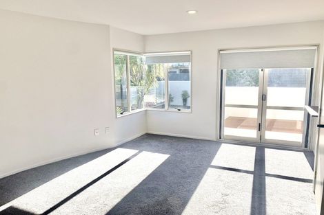 Photo of property in 31 Churchill Road, Murrays Bay, Auckland, 0630