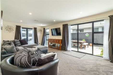 Photo of property in 165 Queenspark Drive, Parklands, Christchurch, 8083