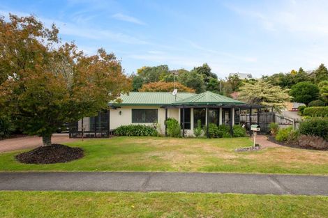 Photo of property in 21 Capricorn Place, Kawaha Point, Rotorua, 3010
