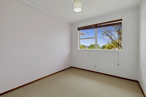 Photo of property in 5 South Pacific Place, Henderson, Auckland, 0612