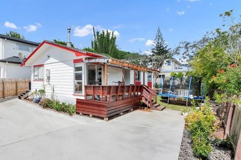 Photo of property in 58 Awaruku Road, Torbay, Auckland, 0630