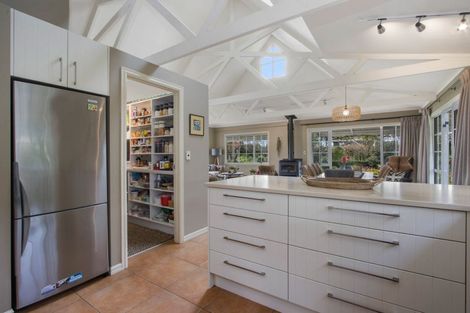 Photo of property in 42 Kayelene Place, Omokoroa, 3114