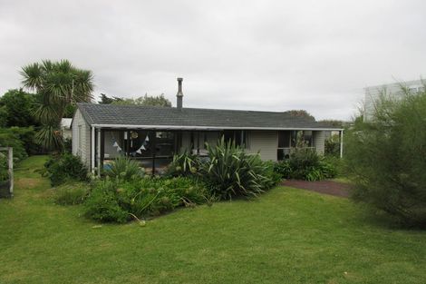 Photo of property in 120 Tutere Street, Waikanae Beach, Waikanae, 5036