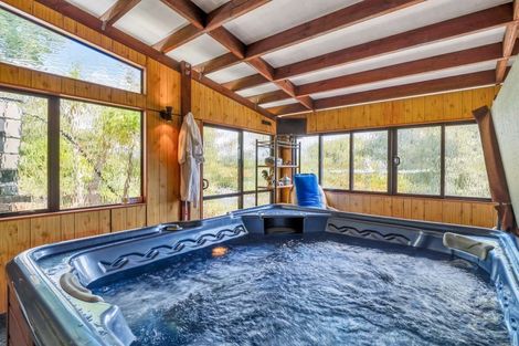 Photo of property in 11 North Way, Titirangi, Auckland, 0604