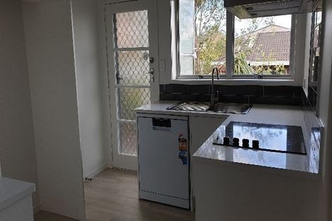 Photo of property in 2/8 Tobruk Crescent, Milford, Auckland, 0620