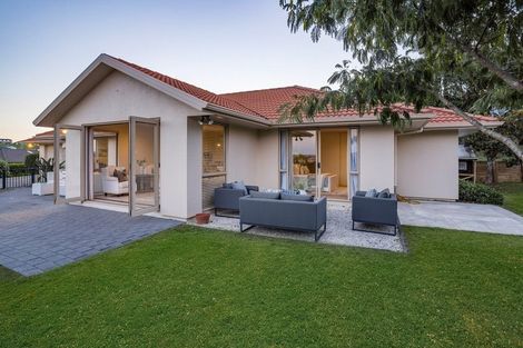 Photo of property in 113 Tauranga Place, Orewa, 0931