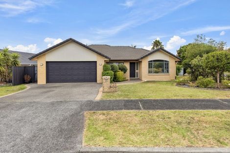 Photo of property in 23 Delmont Close, East Tamaki Heights, Auckland, 2016