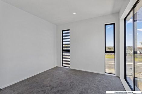Photo of property in 5/143 Carlisle Road, Northcross, Auckland, 0632