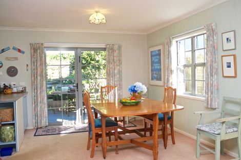 Photo of property in 31 Matauwhi Road, Russell, 0202