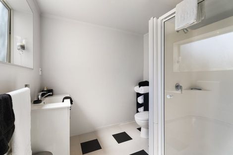 Photo of property in 1/28a Tamahere Drive, Glenfield, Auckland, 0629