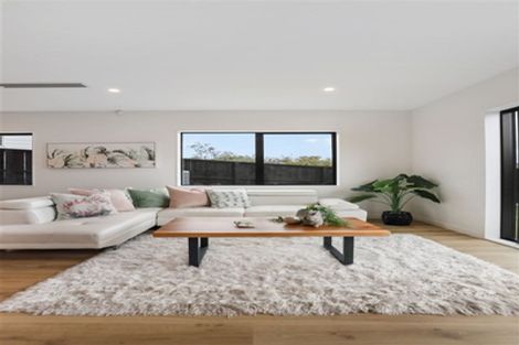 Photo of property in 5b Woodhouse Place, West Harbour, Auckland, 0618