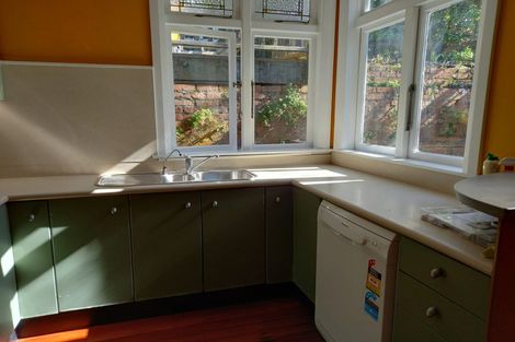 Photo of property in 82 Mortimer Terrace, Brooklyn, Wellington, 6021