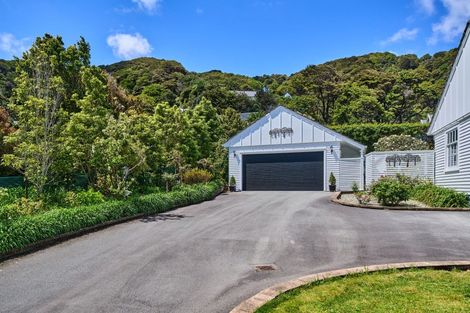 Photo of property in 100 Cheviot Road, Lowry Bay, Lower Hutt, 5013