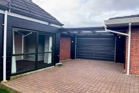 Photo of property in 2/10 Tulloch Place, Conifer Grove, Takanini, 2112