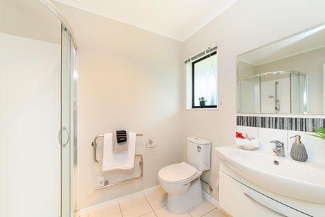 Photo of property in 20 Colonial Place, Kelvin Grove, Palmerston North, 4414