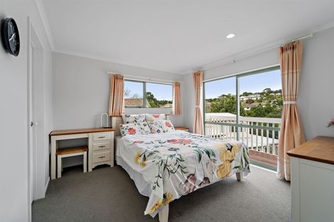 Photo of property in 32a Deverell Place, Northcross, Auckland, 0632