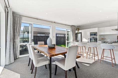 Photo of property in 5 Aro Mato Place, Huapai, Kumeu, 0810