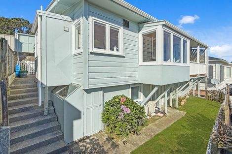 Photo of property in 97 Northland Road, Northland, Wellington, 6012