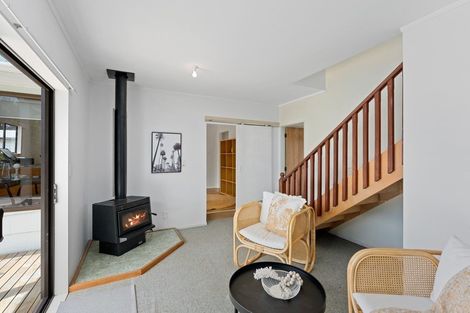 Photo of property in 13 Reeves Street, Waikanae Beach, Waikanae, 5036