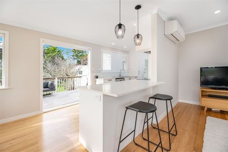 Photo of property in 7 Beazley Place, Glendene, Auckland, 0602