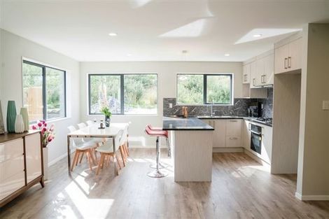 Photo of property in 11 Younger Lane, Massey, Auckland, 0614