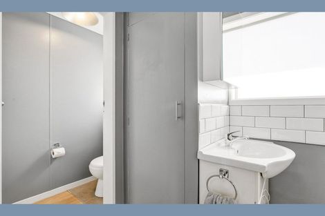 Photo of property in 12 Middlesex Place, Northland, Wellington, 6012