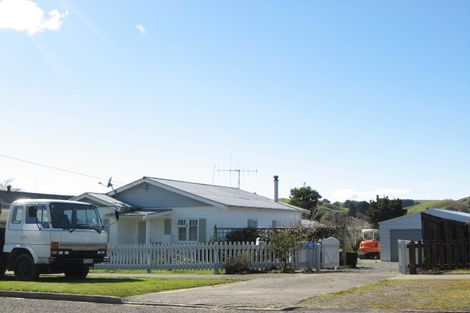 Photo of property in 22 Paraekaretu Street, Hunterville, 4730