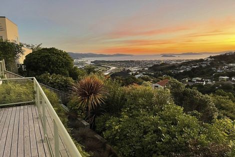 Photo of property in 95 Viewmont Drive, Harbour View, Lower Hutt, 5010