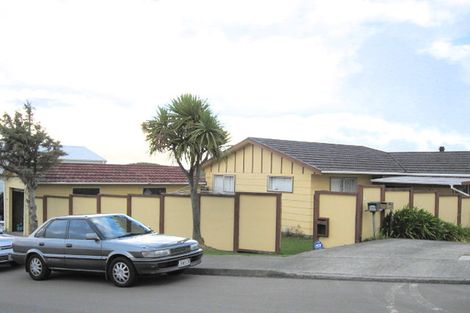 Photo of property in 20 Cheltenham Terrace, Newlands, Wellington, 6037