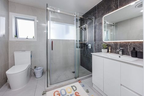 Photo of property in 6 Lucas Place, Weymouth, Auckland, 2103