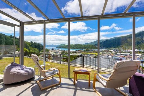 Photo of property in 10 Harbour View Heights, Picton, 7220