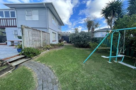Photo of property in 8 Divich Avenue, Te Atatu South, Auckland, 0610
